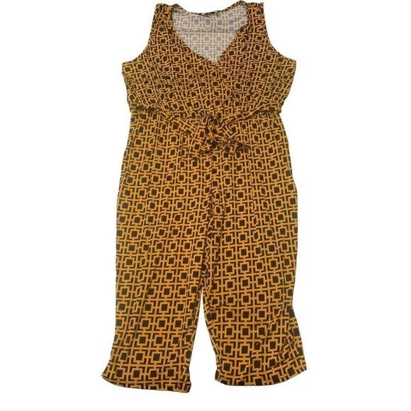 Sleeveless Plus Size Jumper - Picture 1 of 6